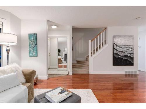 2-2811 24A Street Sw, Calgary, AB - Indoor Photo Showing Living Room