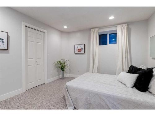 2-2811 24A Street Sw, Calgary, AB - Indoor Photo Showing Bedroom