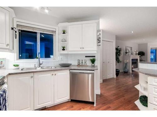 2-2811 24A Street Sw, Calgary, AB - Indoor Photo Showing Kitchen With Double Sink