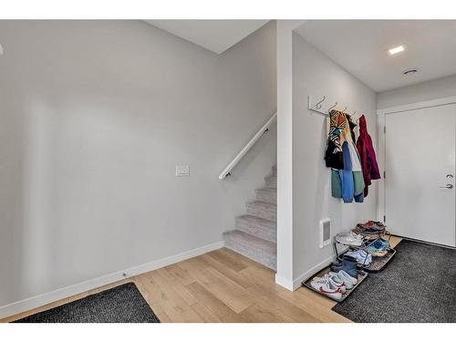 412 Greenbriar Common Nw, Calgary, AB - Indoor Photo Showing Other Room