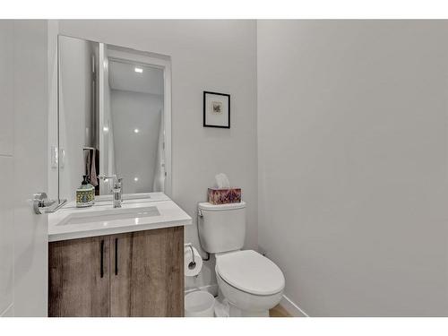 412 Greenbriar Common Nw, Calgary, AB - Indoor Photo Showing Bathroom