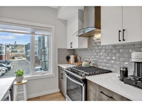 412 Greenbriar Common Nw, Calgary, AB - Indoor Photo Showing Kitchen With Upgraded Kitchen