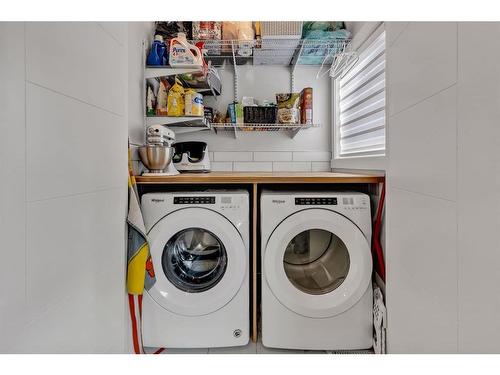 412 Greenbriar Common Nw, Calgary, AB - Indoor Photo Showing Laundry Room