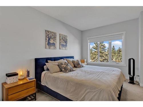 412 Greenbriar Common Nw, Calgary, AB - Indoor Photo Showing Bedroom