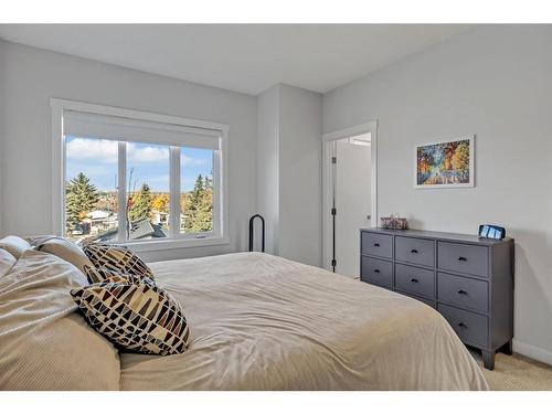 412 Greenbriar Common Nw, Calgary, AB - Indoor Photo Showing Bedroom