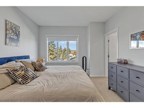 412 Greenbriar Common Nw, Calgary, AB - Indoor Photo Showing Bedroom