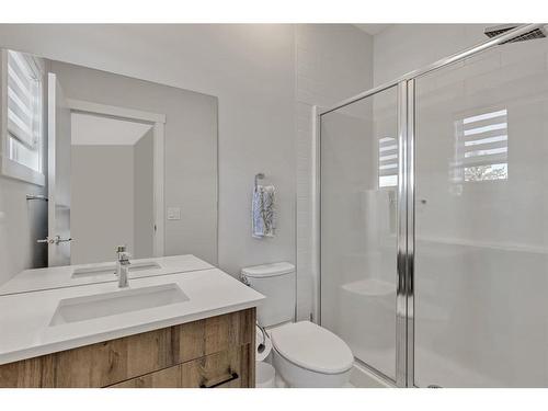 412 Greenbriar Common Nw, Calgary, AB - Indoor Photo Showing Bathroom