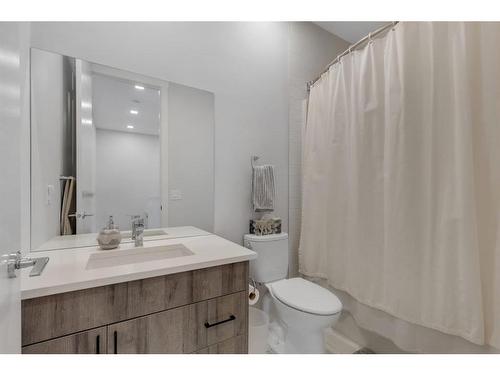 412 Greenbriar Common Nw, Calgary, AB - Indoor Photo Showing Bathroom