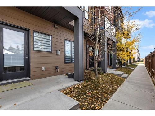 412 Greenbriar Common Nw, Calgary, AB - Outdoor