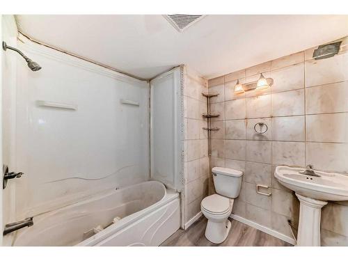 250037 Range Road 250, Rural Wheatland County, AB - Indoor Photo Showing Bathroom