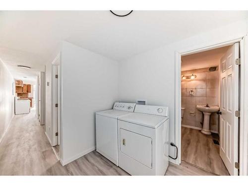 250037 Range Road 250, Rural Wheatland County, AB - Indoor Photo Showing Laundry Room