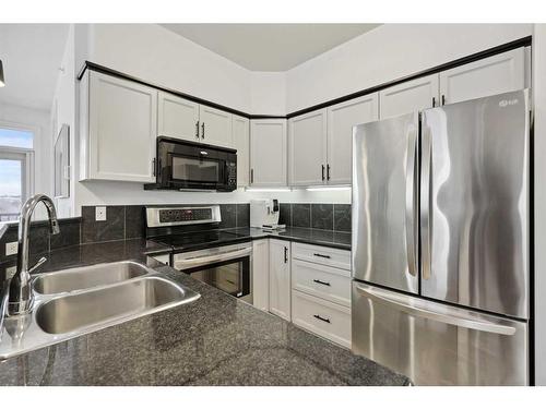 402-303 19 Avenue Sw, Calgary, AB - Indoor Photo Showing Kitchen With Double Sink With Upgraded Kitchen