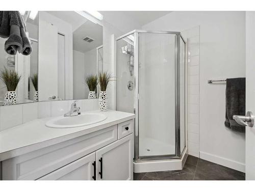 402-303 19 Avenue Sw, Calgary, AB - Indoor Photo Showing Bathroom