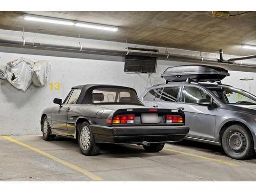 402-303 19 Avenue Sw, Calgary, AB - Indoor Photo Showing Garage