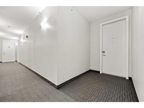 402-303 19 Avenue Sw, Calgary, AB - Indoor Photo Showing Other Room