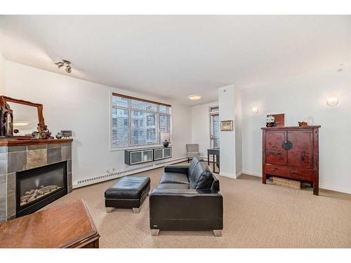 435-950 Centre Avenue Ne, Calgary, AB - Indoor Photo Showing Living Room With Fireplace