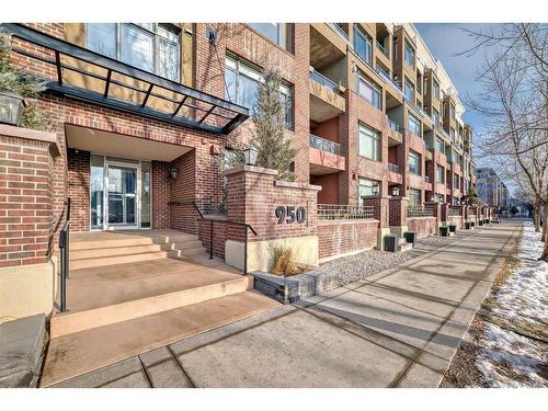 435-950 Centre Avenue Ne, Calgary, AB - Outdoor With Balcony