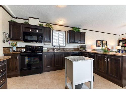 274037A Range Road 214, Rural Wheatland County, AB - Indoor Photo Showing Kitchen