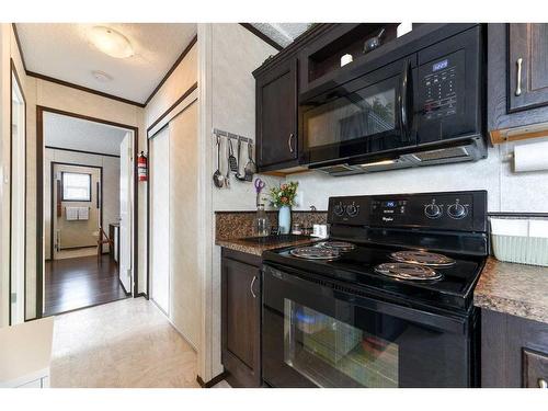 274037A Range Road 214, Rural Wheatland County, AB - Indoor Photo Showing Kitchen