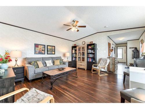 274037A Range Road 214, Rural Wheatland County, AB - Indoor Photo Showing Living Room