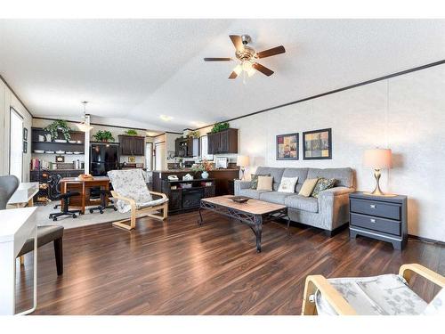 274037A Range Road 214, Rural Wheatland County, AB - Indoor Photo Showing Living Room