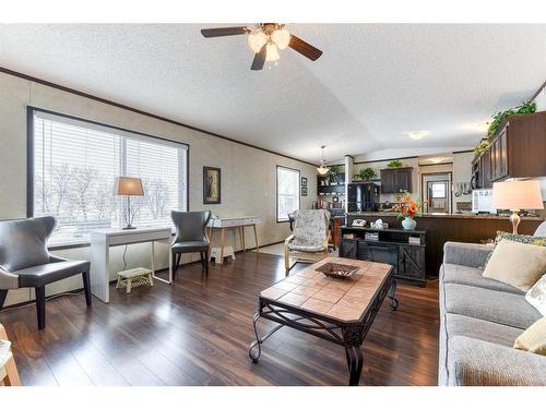 274037A Range Road 214, Rural Wheatland County, AB - Indoor Photo Showing Living Room