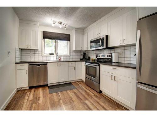 40 Strathearn Rise Sw, Calgary, AB - Indoor Photo Showing Kitchen With Stainless Steel Kitchen With Upgraded Kitchen