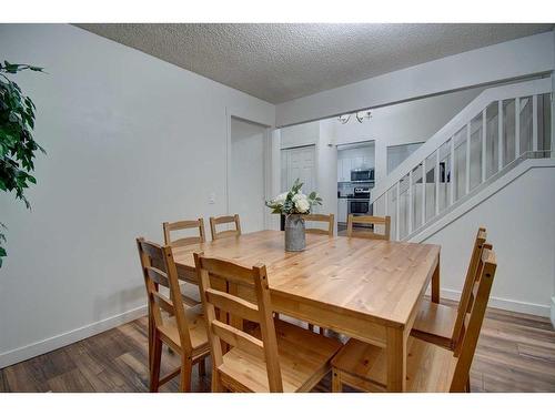 40 Strathearn Rise Sw, Calgary, AB - Indoor Photo Showing Dining Room