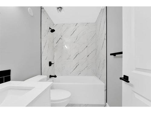 4203 Rundlehorn Drive Ne, Calgary, AB - Indoor Photo Showing Bathroom