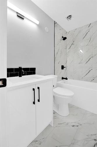 4203 Rundlehorn Drive Ne, Calgary, AB - Indoor Photo Showing Bathroom