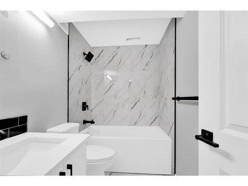 4203 Rundlehorn Drive Ne, Calgary, AB - Indoor Photo Showing Bathroom