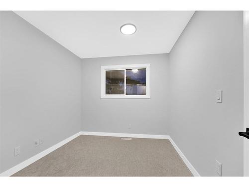 4203 Rundlehorn Drive Ne, Calgary, AB - Indoor Photo Showing Other Room