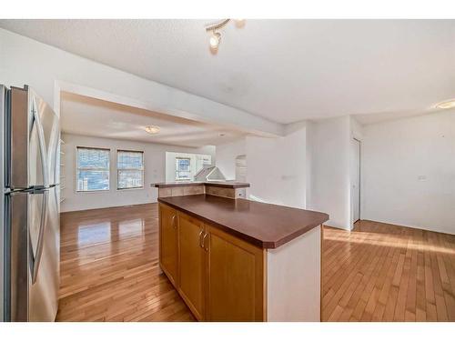 294 Everglen Rise Sw, Calgary, AB - Indoor Photo Showing Kitchen