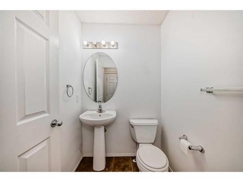 294 Everglen Rise Sw, Calgary, AB - Indoor Photo Showing Bathroom