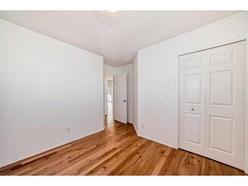 294 Everglen Rise Sw, Calgary, AB - Indoor Photo Showing Other Room