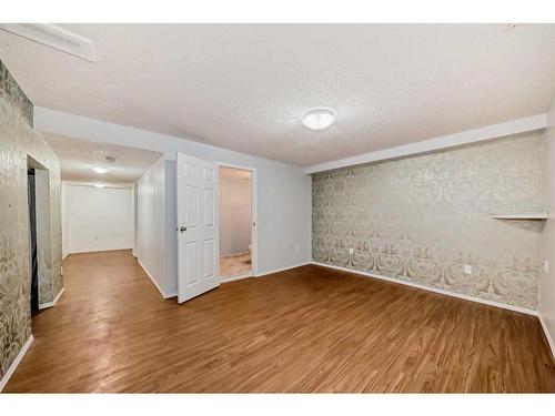 294 Everglen Rise Sw, Calgary, AB - Indoor Photo Showing Other Room