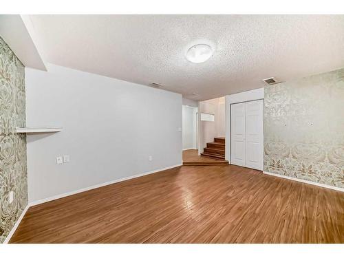 294 Everglen Rise Sw, Calgary, AB - Indoor Photo Showing Other Room