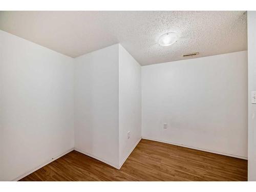 294 Everglen Rise Sw, Calgary, AB - Indoor Photo Showing Other Room