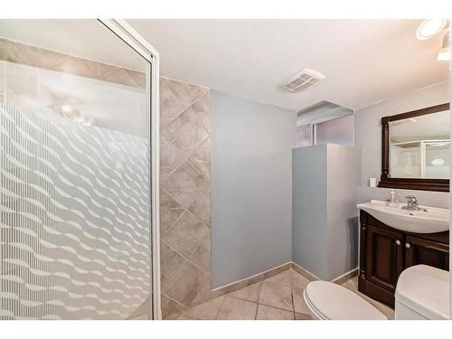 294 Everglen Rise Sw, Calgary, AB - Indoor Photo Showing Bathroom