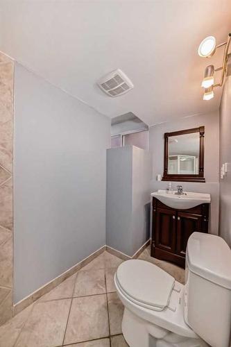 294 Everglen Rise Sw, Calgary, AB - Indoor Photo Showing Bathroom