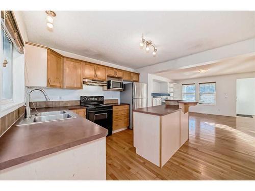 294 Everglen Rise Sw, Calgary, AB - Indoor Photo Showing Kitchen With Double Sink