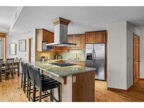 101-505 Spring Creek Drive, Canmore, AB - Indoor Photo Showing Kitchen