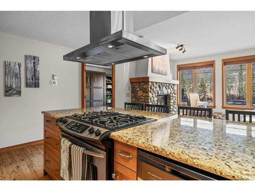 101-505 Spring Creek Drive, Canmore, AB - Indoor Photo Showing Kitchen