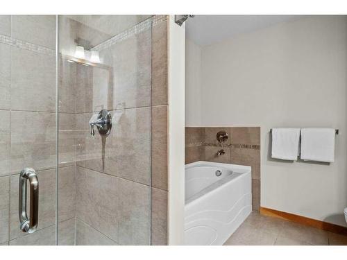 101-505 Spring Creek Drive, Canmore, AB - Indoor Photo Showing Bathroom