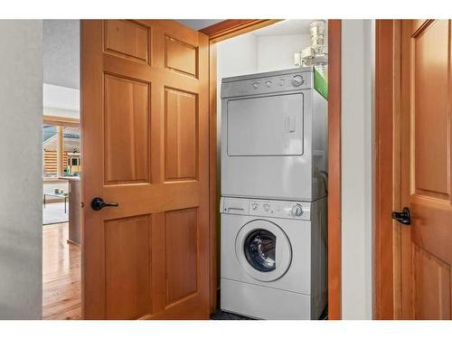 101-505 Spring Creek Drive, Canmore, AB - Indoor Photo Showing Laundry Room