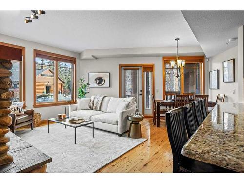 101-505 Spring Creek Drive, Canmore, AB - Indoor Photo Showing Living Room