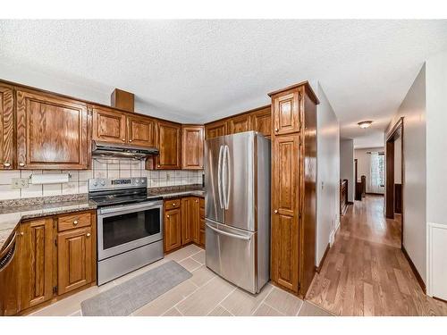 80 Suncastle Crescent Se, Calgary, AB - Indoor Photo Showing Kitchen