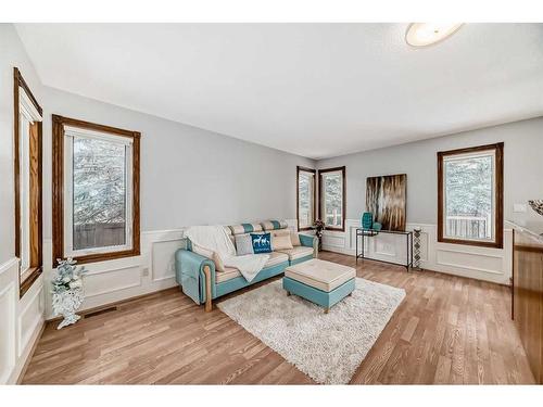 80 Suncastle Crescent Se, Calgary, AB - Indoor Photo Showing Living Room