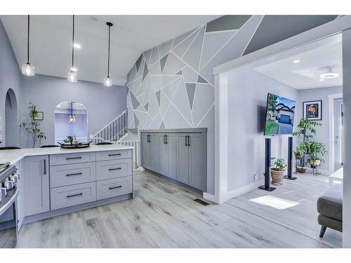 16 Pasadena Gardens Ne, Calgary, AB - Indoor Photo Showing Kitchen