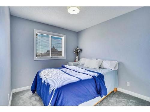 16 Pasadena Gardens Ne, Calgary, AB - Indoor Photo Showing Bedroom